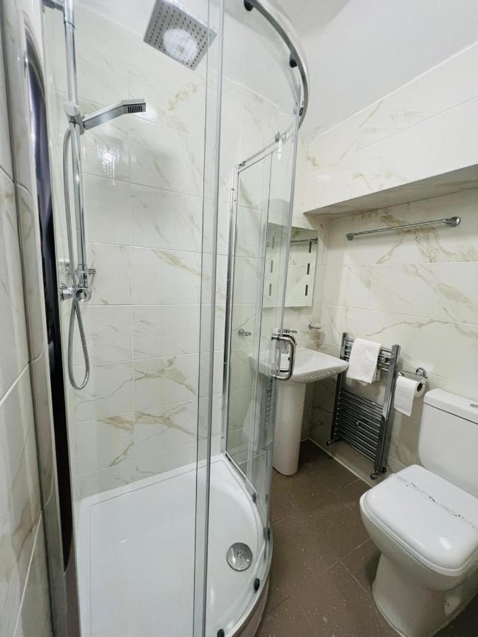 Atz&H Inn Luton  Dış mekan fotoğraf