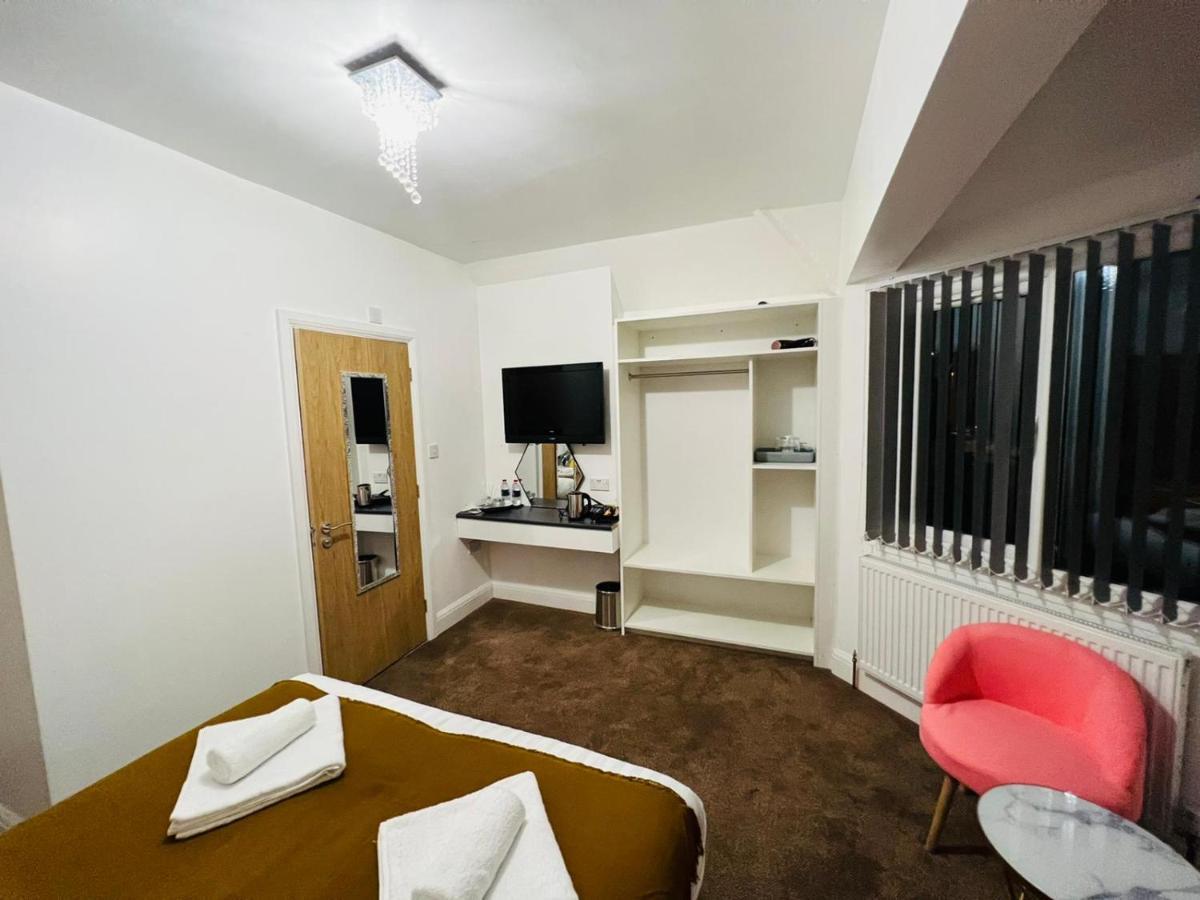 Atz&H Inn Luton  Dış mekan fotoğraf