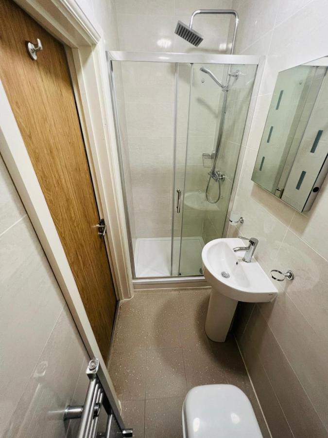Atz&H Inn Luton  Dış mekan fotoğraf
