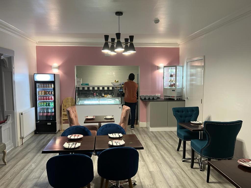 Atz&H Inn Luton  Dış mekan fotoğraf