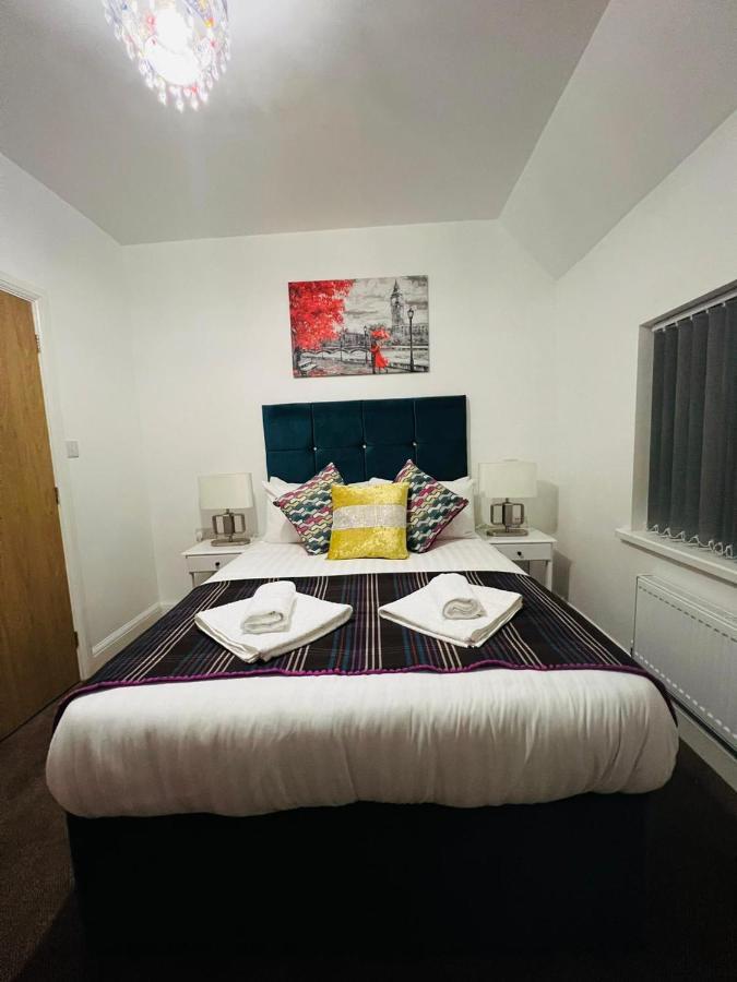 Atz&H Inn Luton  Dış mekan fotoğraf